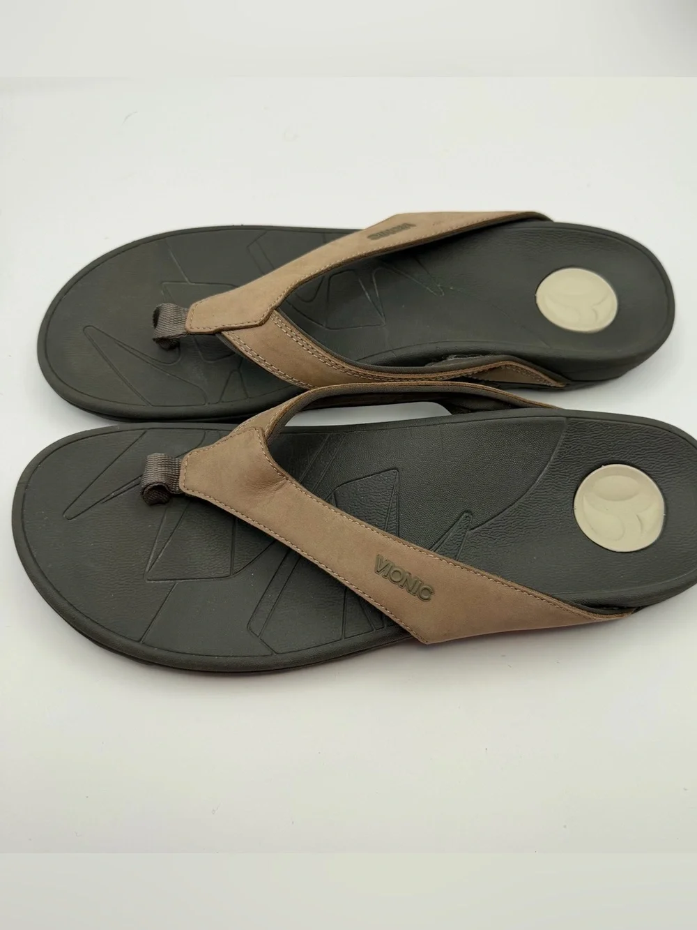 Vionic Men’s Leather Thong Flip Flop Sandals Brown Vibram Sole size 12